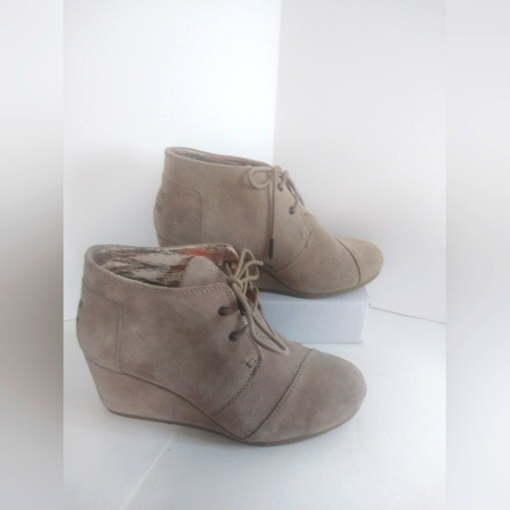 Woman's Tom Wedge Boot Tan Color Size 9, 3" Wedge Heel, New